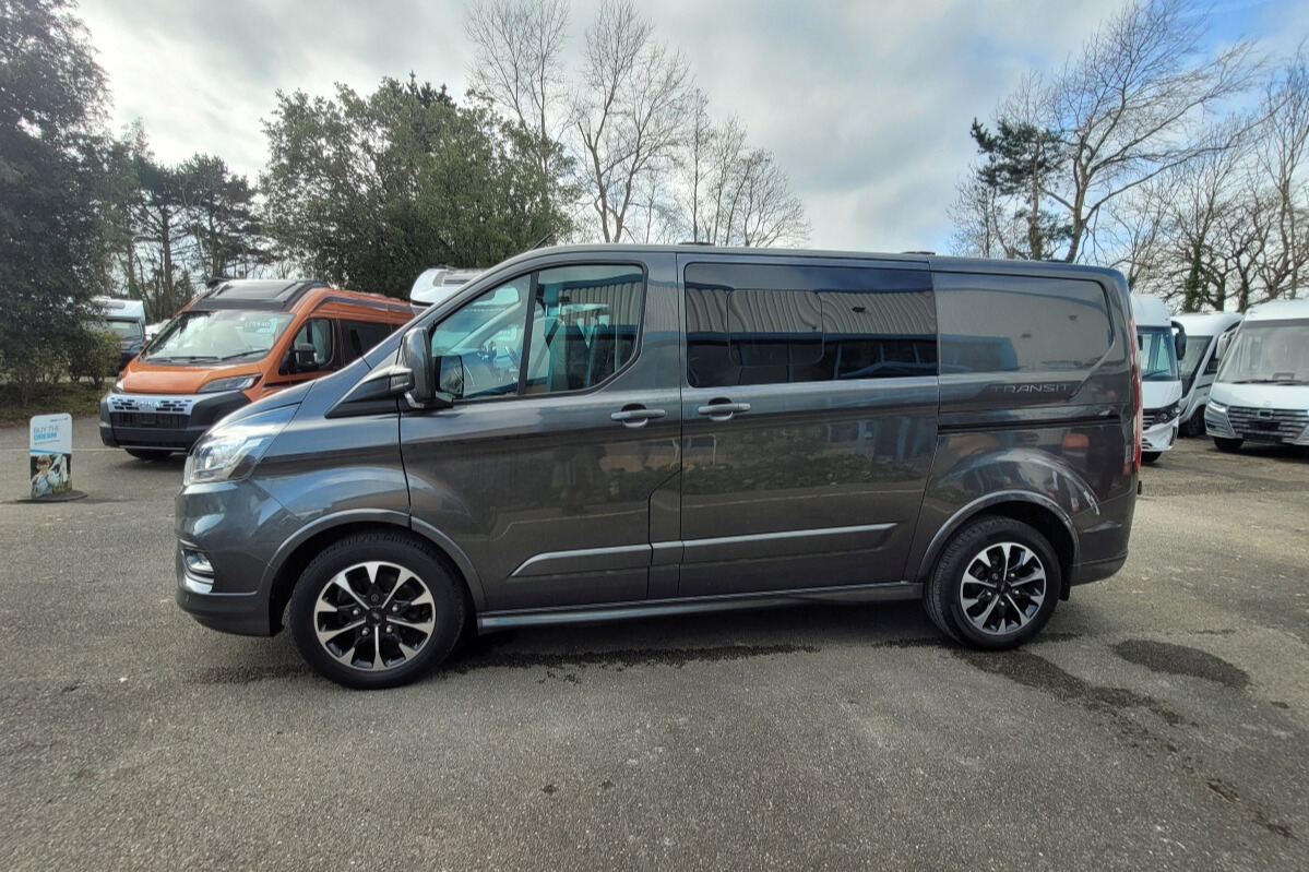 776B16 04 Ford TransitCustomSport KW18NGX