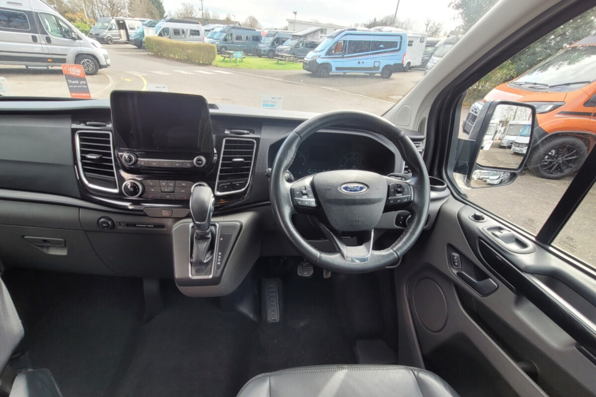 776B16 06 Ford TransitCustomSport KW18NGX