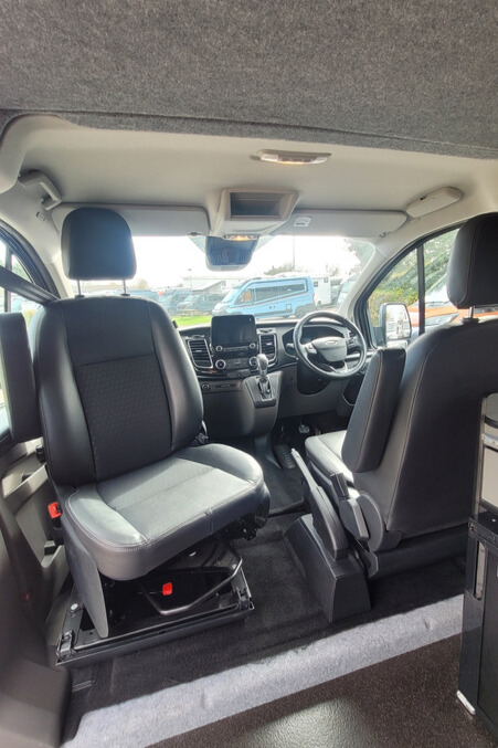 776B16 08 Ford TransitCustomSport KW18NGX