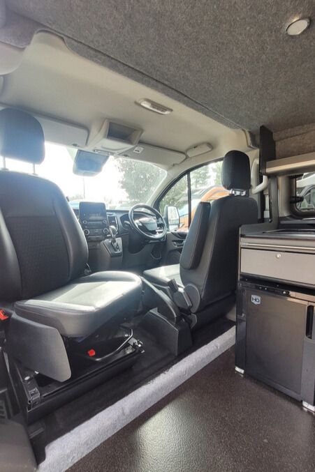 776B16 09 Ford TransitCustomSport KW18NGX