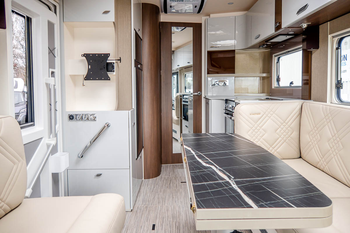 6C35DE 11 2024 Burstner Elegance920g W1VHK0HZ2PN253486