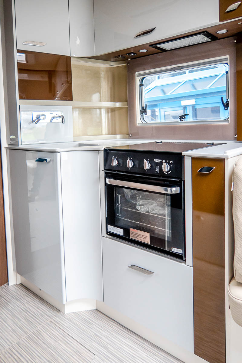 6C35DE 13 2024 Burstner Elegance920g W1VHK0HZ2PN253486