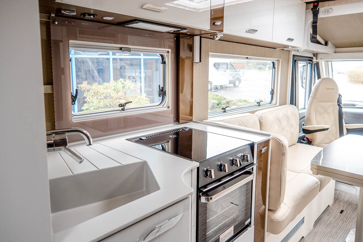 6C35DE 16 2024 Burstner Elegance920g W1VHK0HZ2PN253486