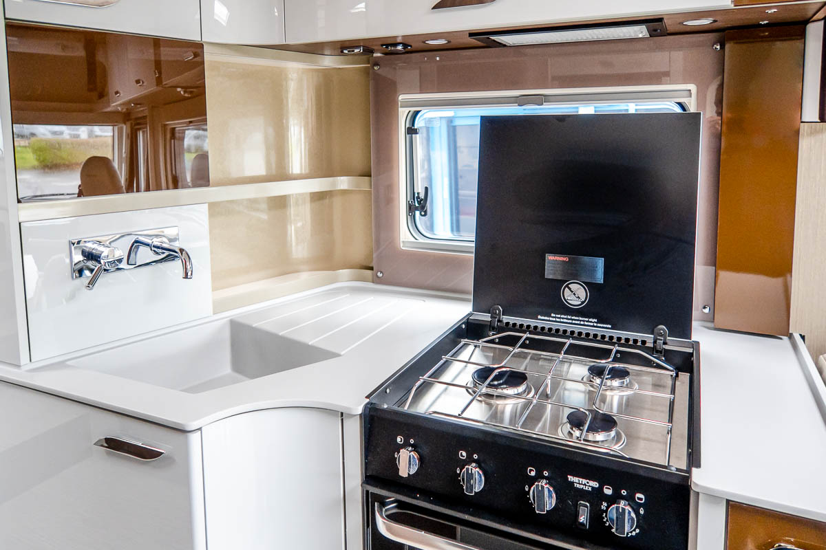 6C35DE 17 2024 Burstner Elegance920g W1VHK0HZ2PN253486