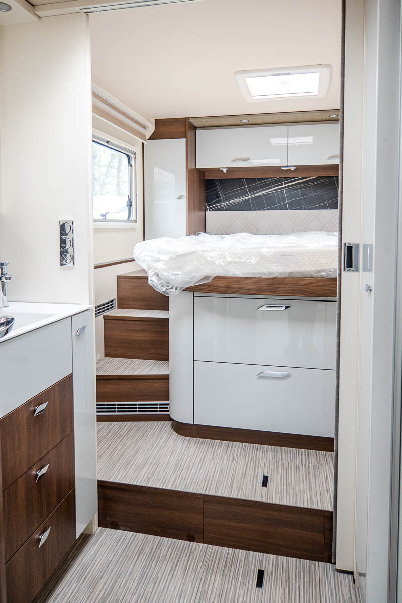 6C35DE 22 2024 Burstner Elegance920g W1VHK0HZ2PN253486