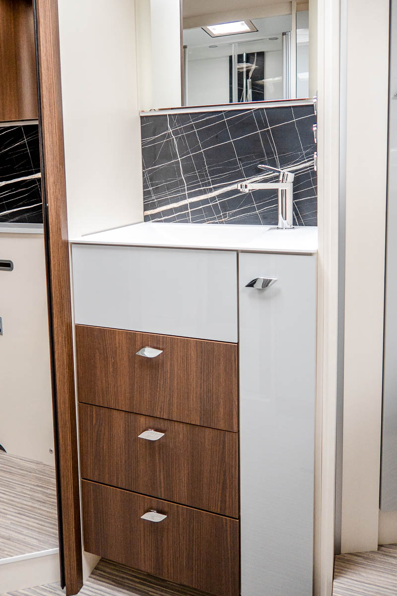 6C35DE 33 2024 Burstner Elegance920g W1VHK0HZ2PN253486