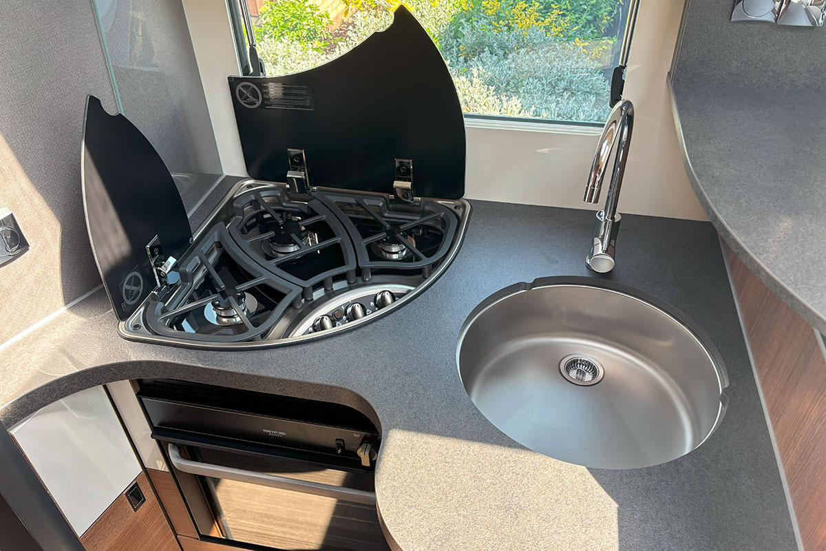 6D0882 12 2025 Carthago C2 Tourer I 147 RB LE Comfort 4.2t