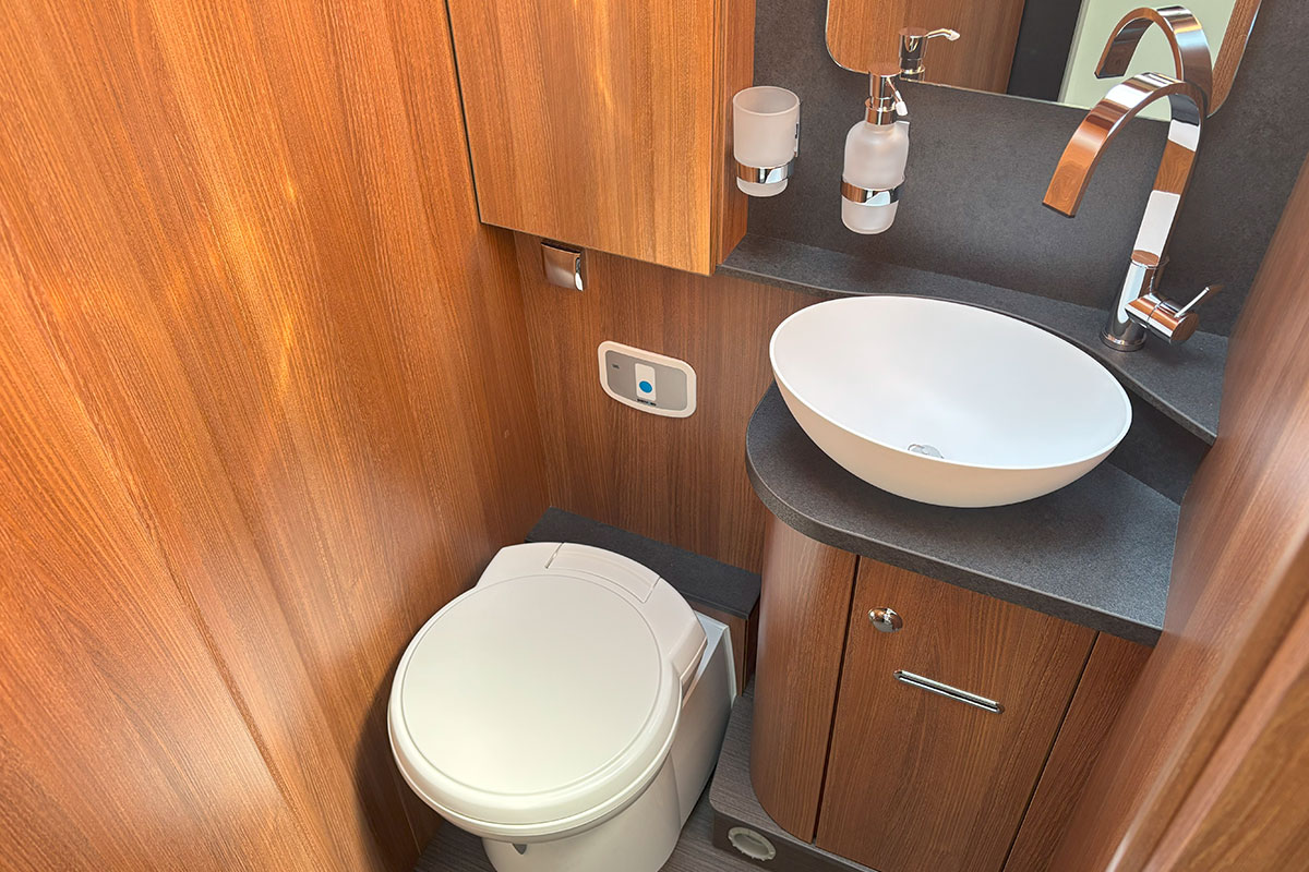 6D0882 15 2025 Carthago C2 Tourer I 147 RB LE Comfort 4.2t