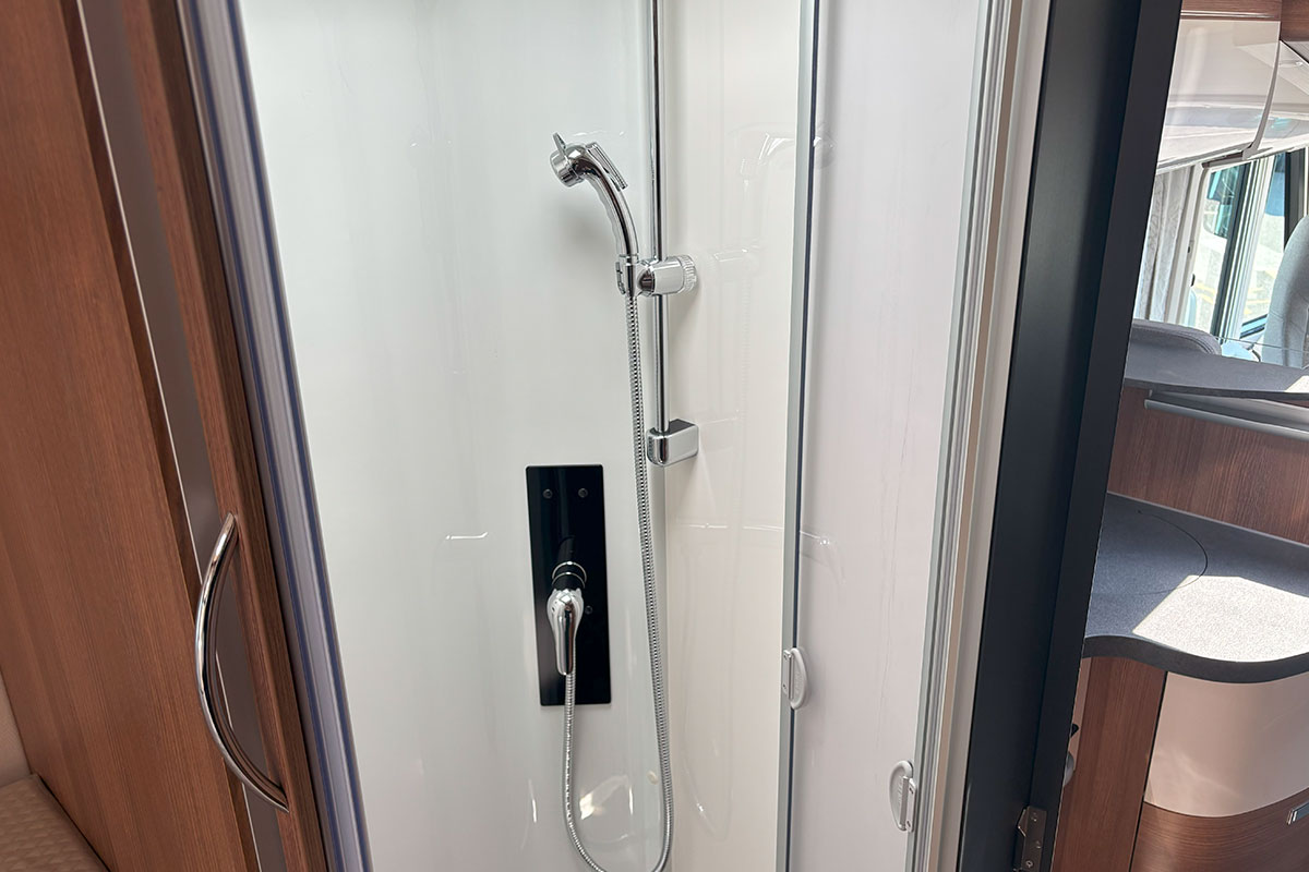 6D0882 16 2025 Carthago C2 Tourer I 147 RB LE Comfort 4.2t