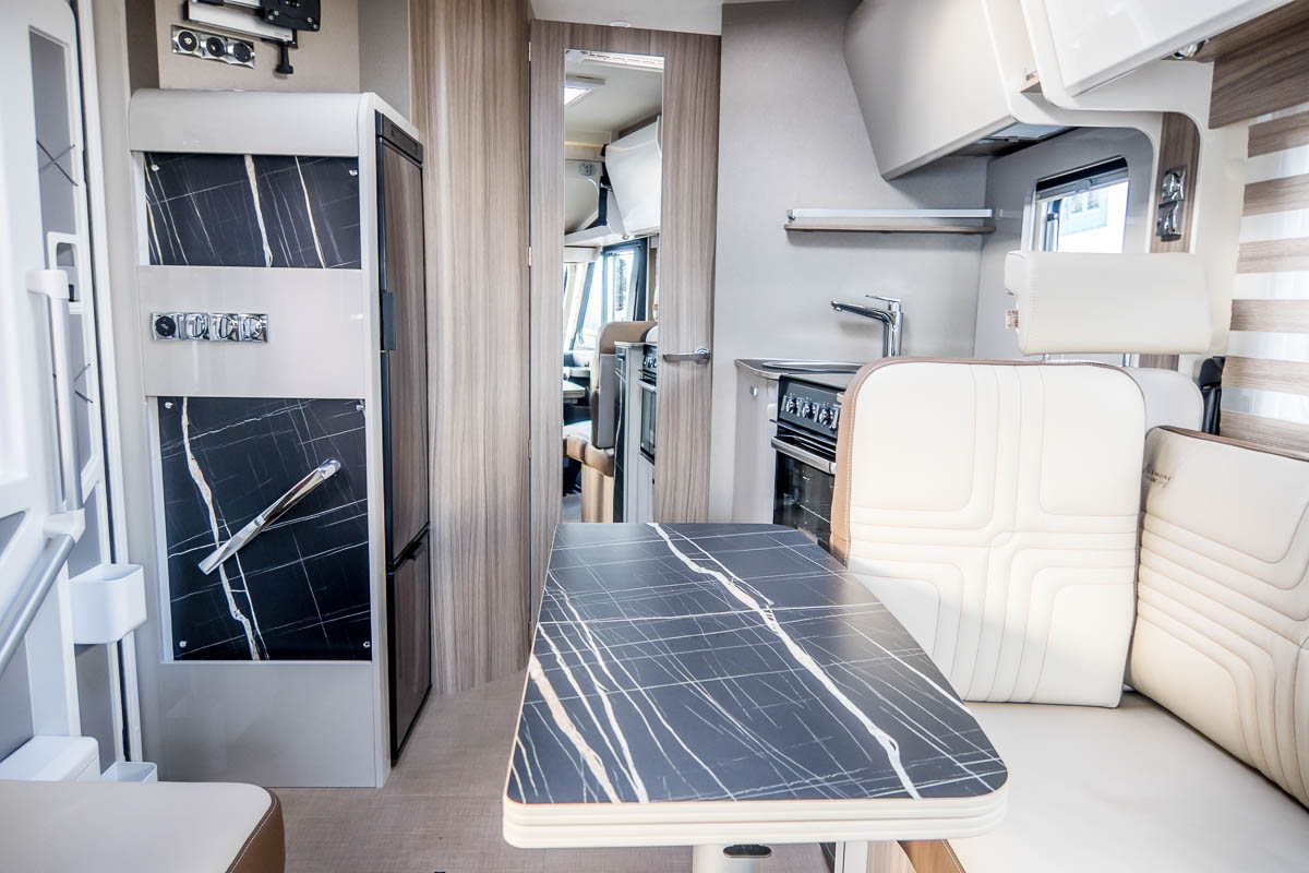 6D40AA 19 2024 Burstner LyseoI736g ZFA25000002Y14212