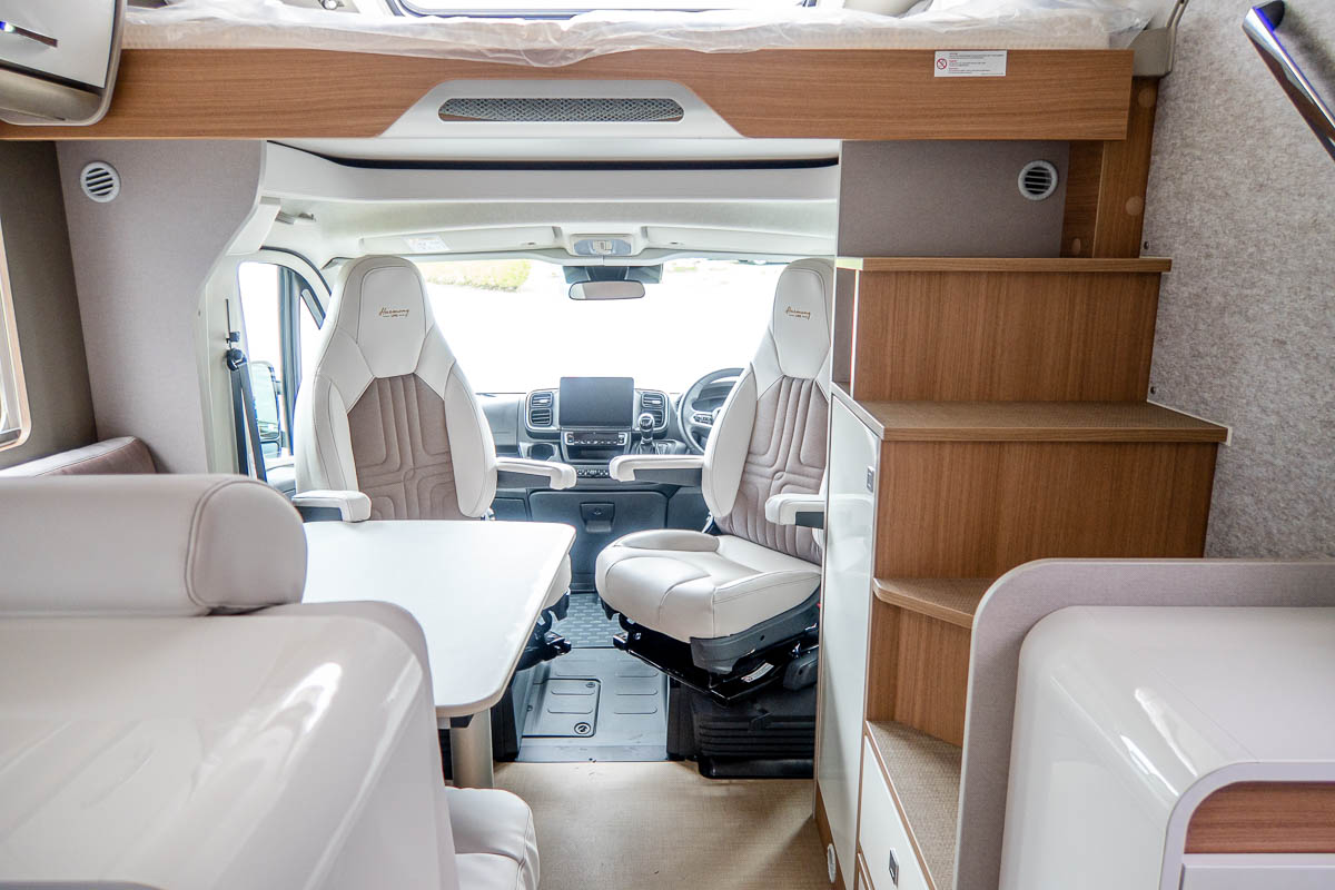 6D6AAA 09 2024 Burstner EleganceTAD689gallery ZFA25000002X46050