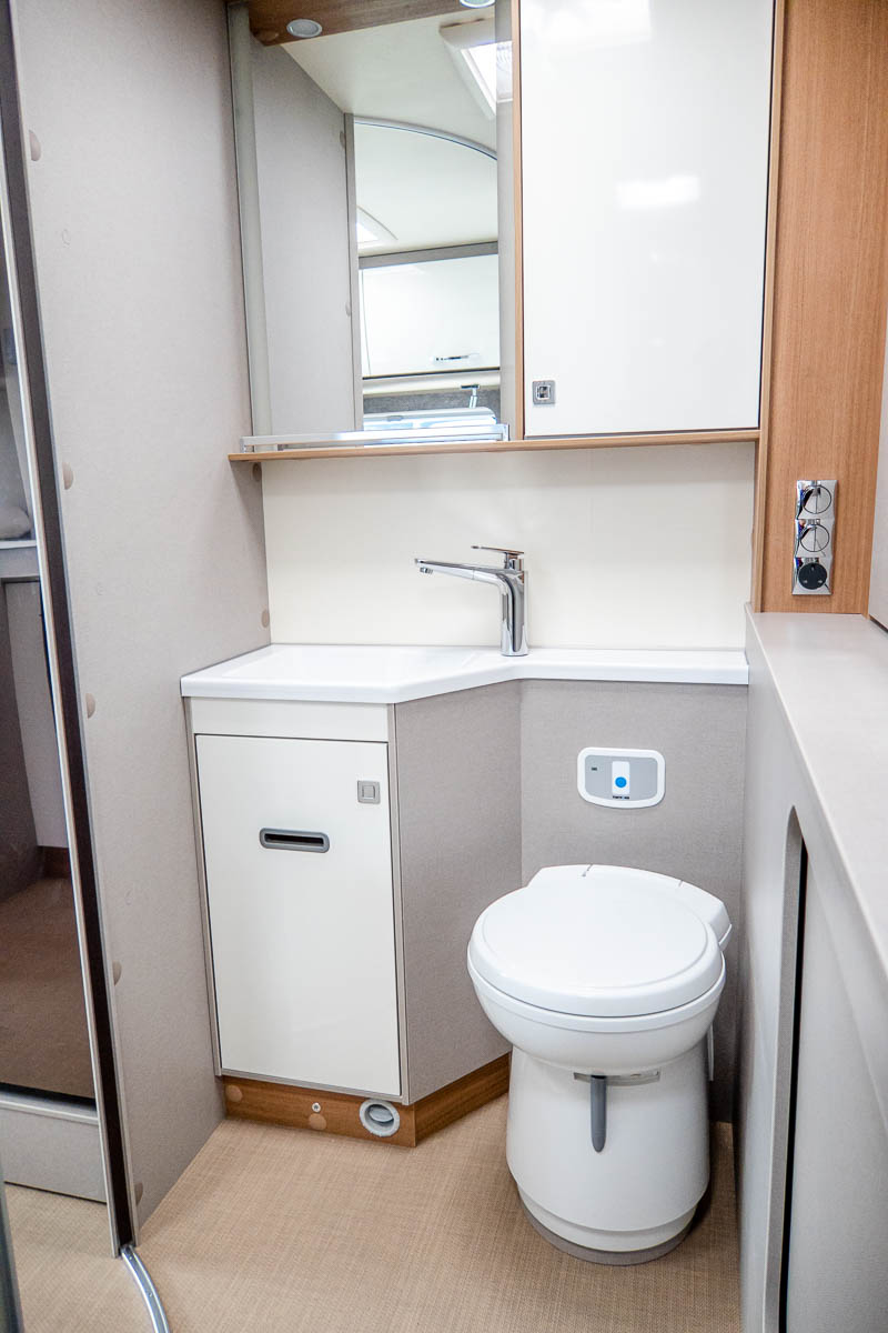 6D6AAA 39 2024 Burstner EleganceTAD689gallery ZFA25000002X46050