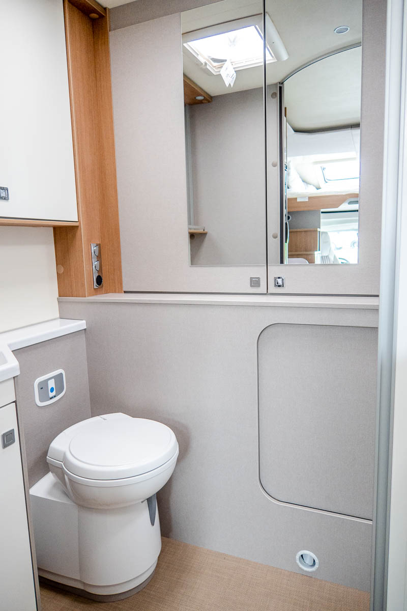 6D6AAA 40 2024 Burstner EleganceTAD689gallery ZFA25000002X46050