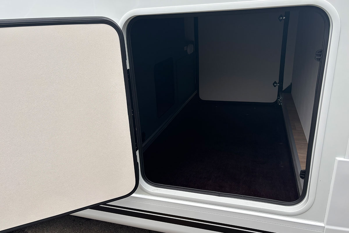 6DF61E 06 2025 Laika Kosmo H 1409