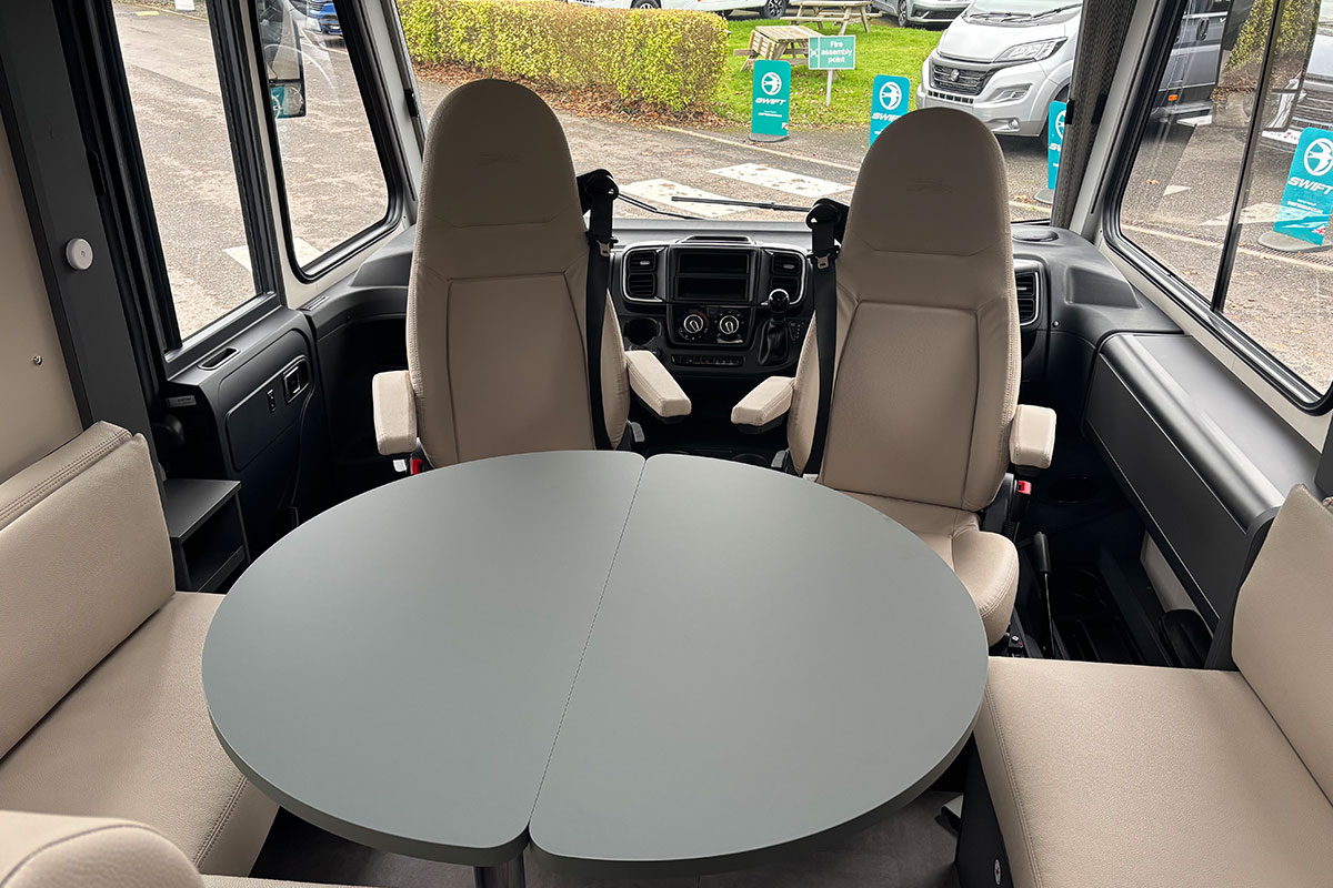 6DF61E 07 2025 Laika Kosmo H 1409