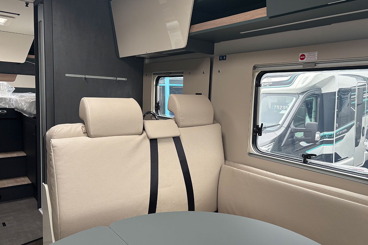 6DF61E 08 2025 Laika Kosmo H 1409