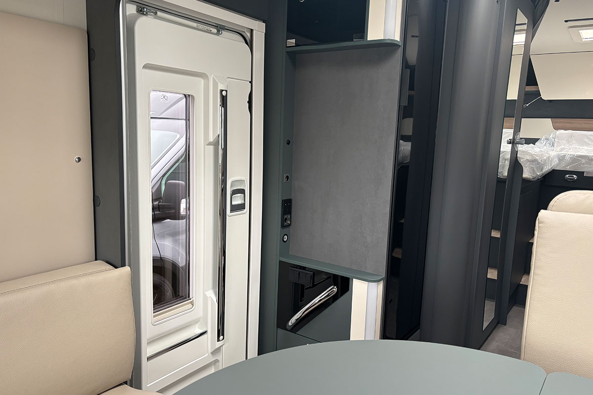 6DF61E 09 2025 Laika Kosmo H 1409