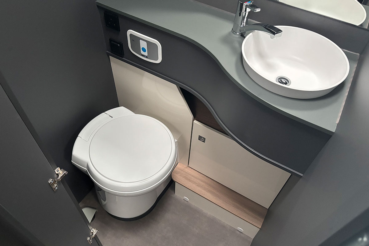 6DF61E 13 2025 Laika Kosmo H 1409