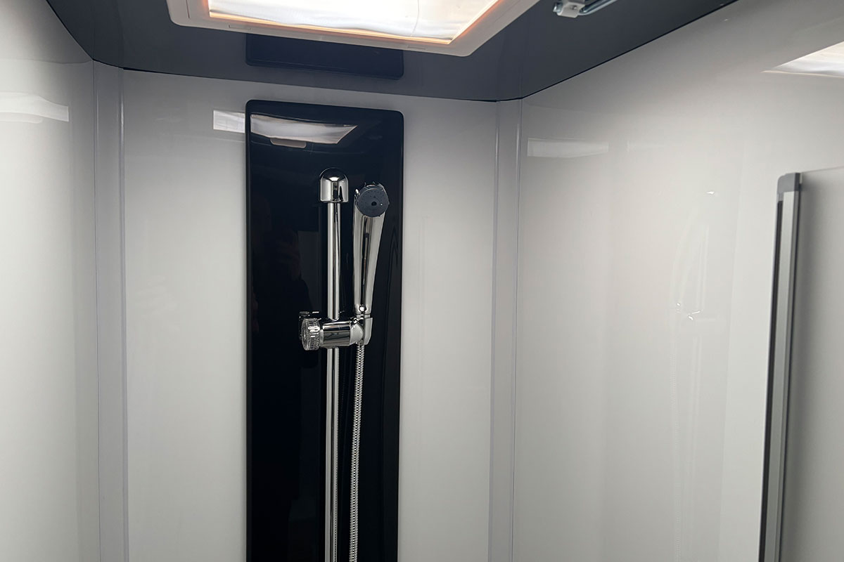 6DF61E 15 2025 Laika Kosmo H 1409