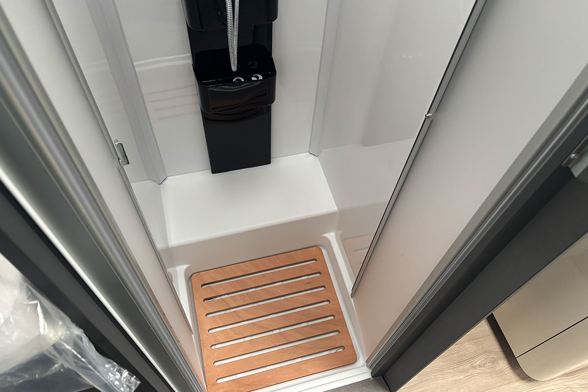 6DF61E 16 2025 Laika Kosmo H 1409