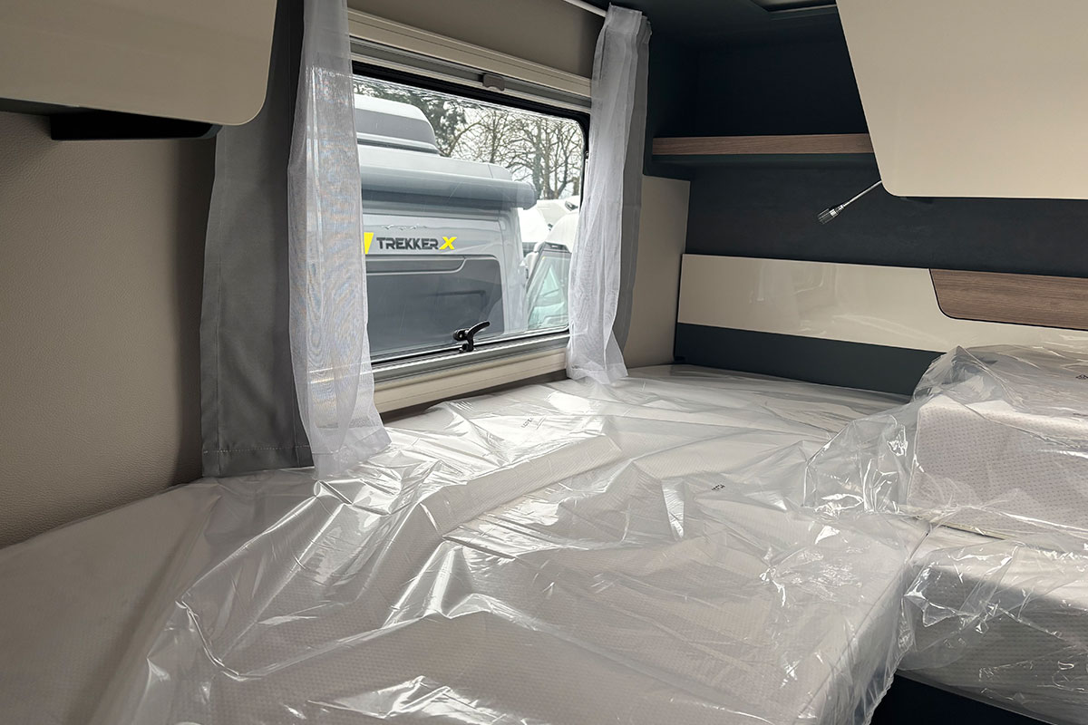 6DF61E 19 2025 Laika Kosmo H 1409