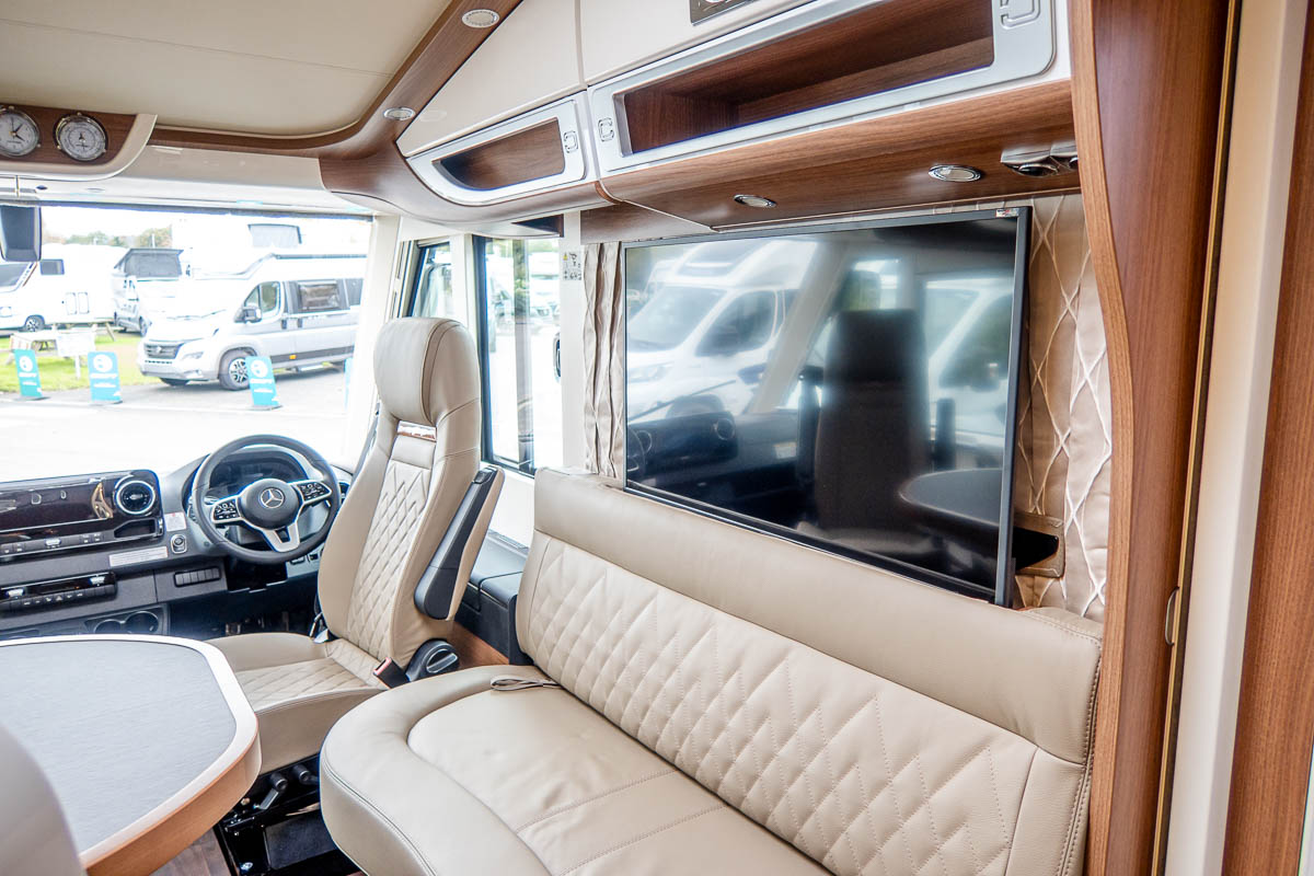 6E1DFA 14 2024 Carthago ChicELinei61XL MercedesRN306712