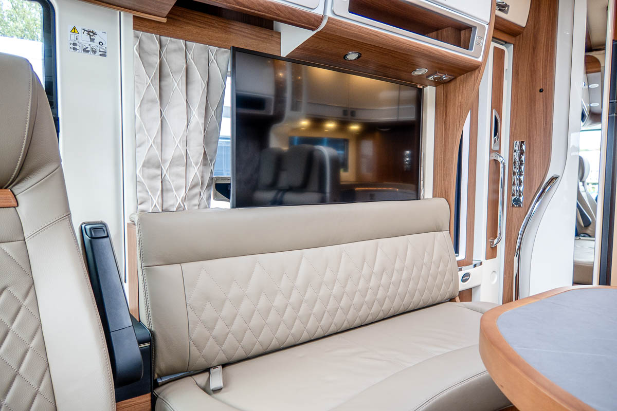 6E1DFA 16 2024 Carthago ChicELinei61XL MercedesRN306712