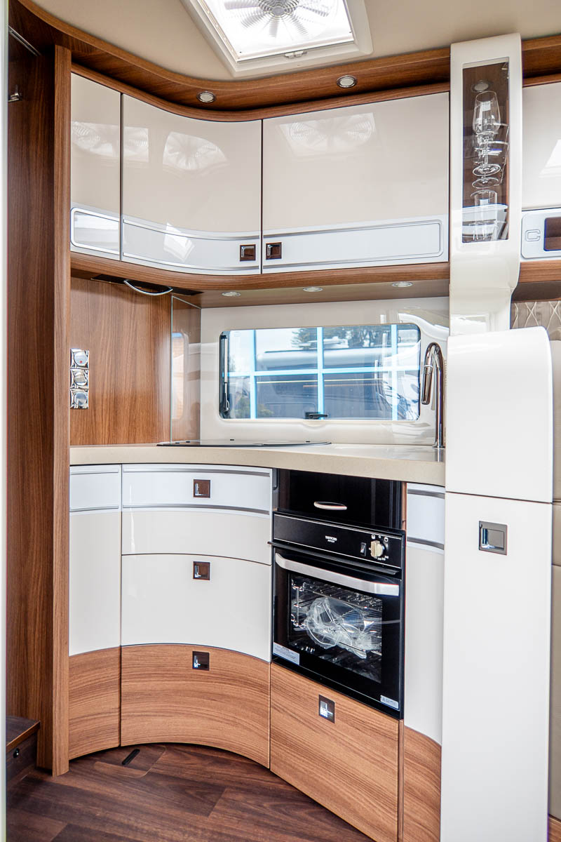 6E1DFA 20 2024 Carthago ChicELinei61XL MercedesRN306712