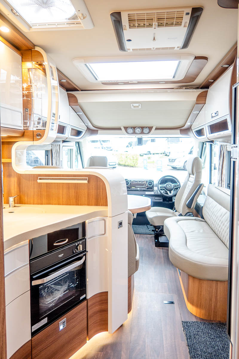 6E1DFA 22 2024 Carthago ChicELinei61XL MercedesRN306712