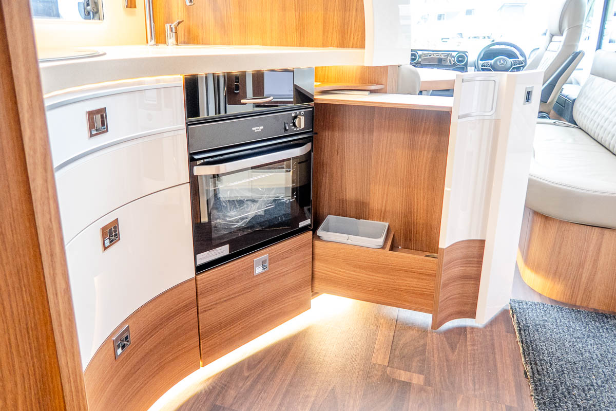 6E1DFA 24 2024 Carthago ChicELinei61XL MercedesRN306712