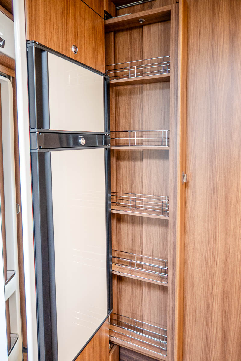 6E1DFA 33 2024 Carthago ChicELinei61XL MercedesRN306712