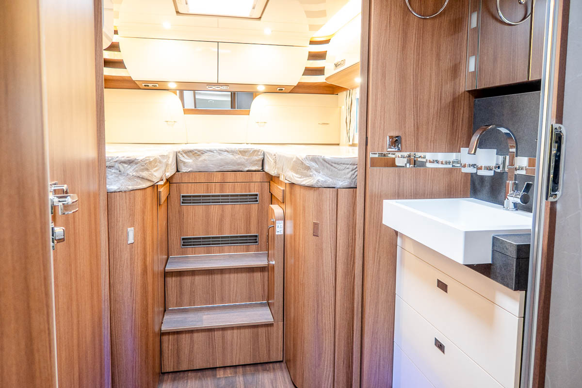 6E1DFA 35 2024 Carthago ChicELinei61XL MercedesRN306712