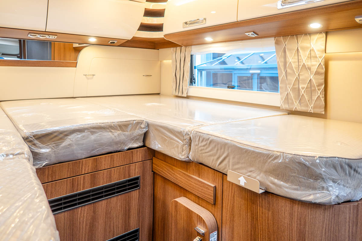 6E1DFA 40 2024 Carthago ChicELinei61XL MercedesRN306712