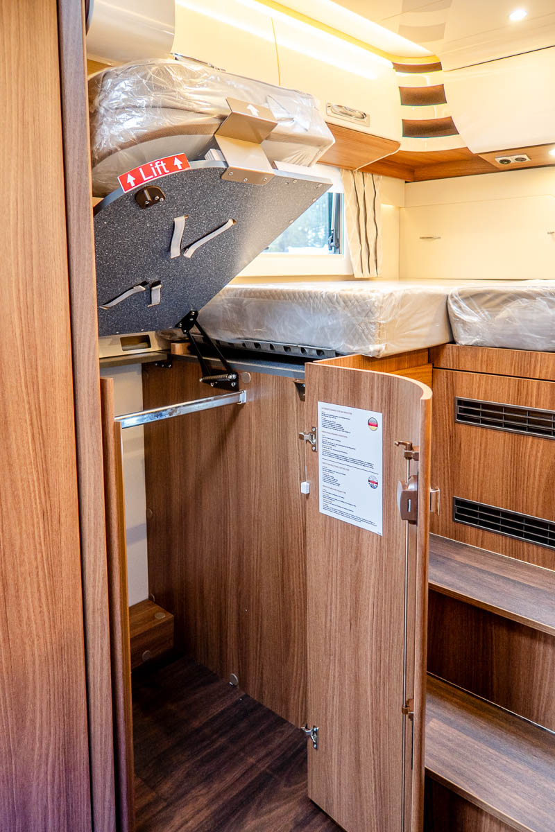 6E1DFA 41 2024 Carthago ChicELinei61XL MercedesRN306712