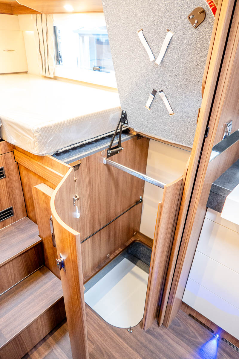 6E1DFA 42 2024 Carthago ChicELinei61XL MercedesRN306712