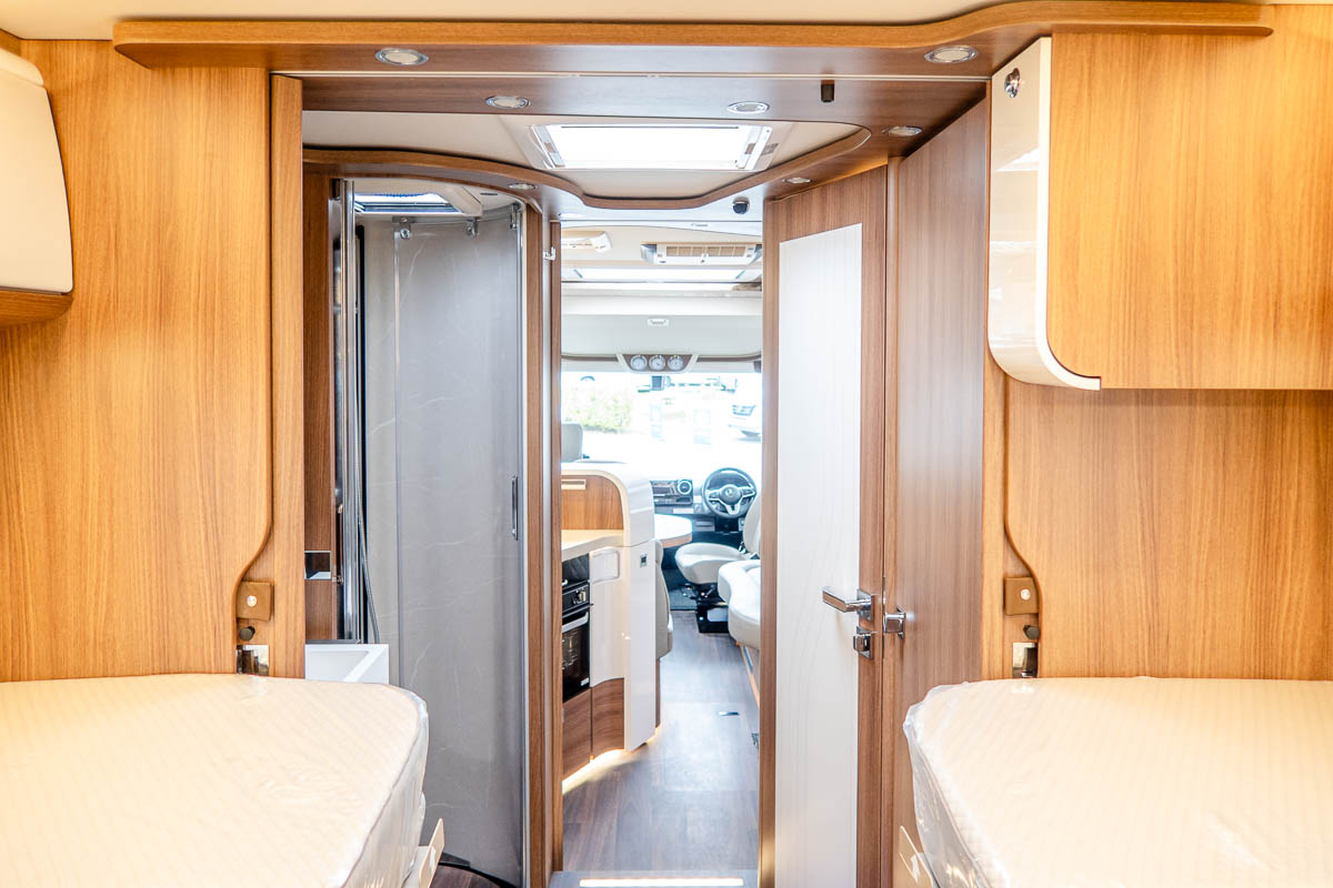 6E1DFA 43 2024 Carthago ChicELinei61XL MercedesRN306712