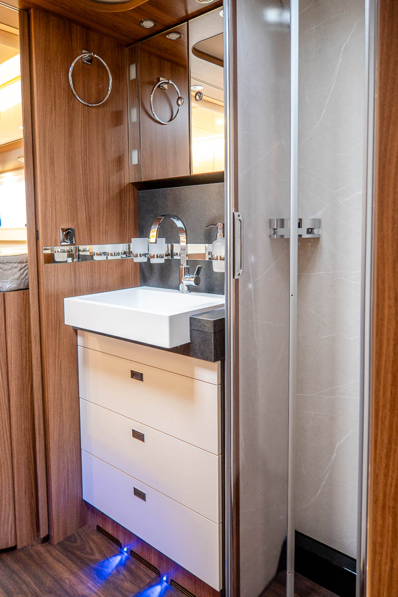 6E1DFA 45 2024 Carthago ChicELinei61XL MercedesRN306712