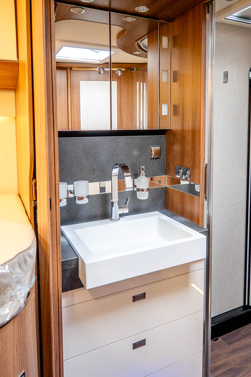 6E1DFA 46 2024 Carthago ChicELinei61XL MercedesRN306712