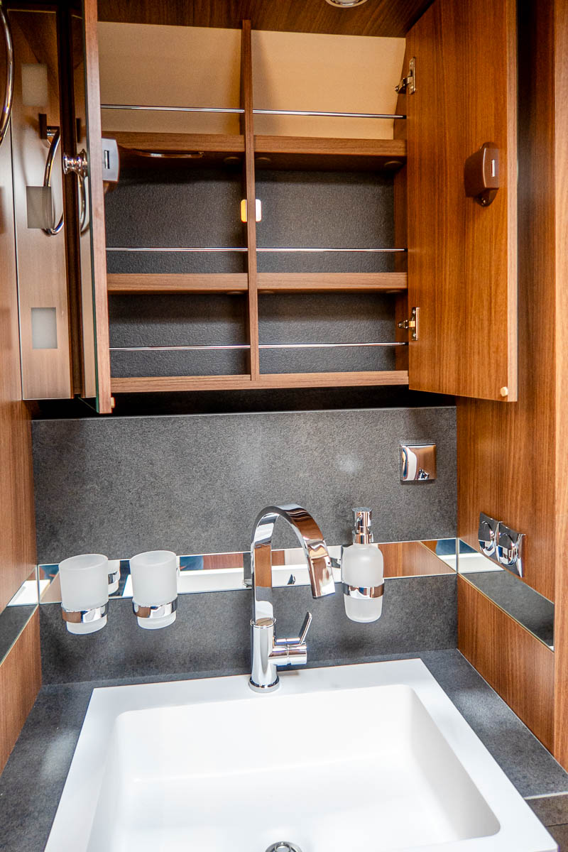 6E1DFA 47 2024 Carthago ChicELinei61XL MercedesRN306712