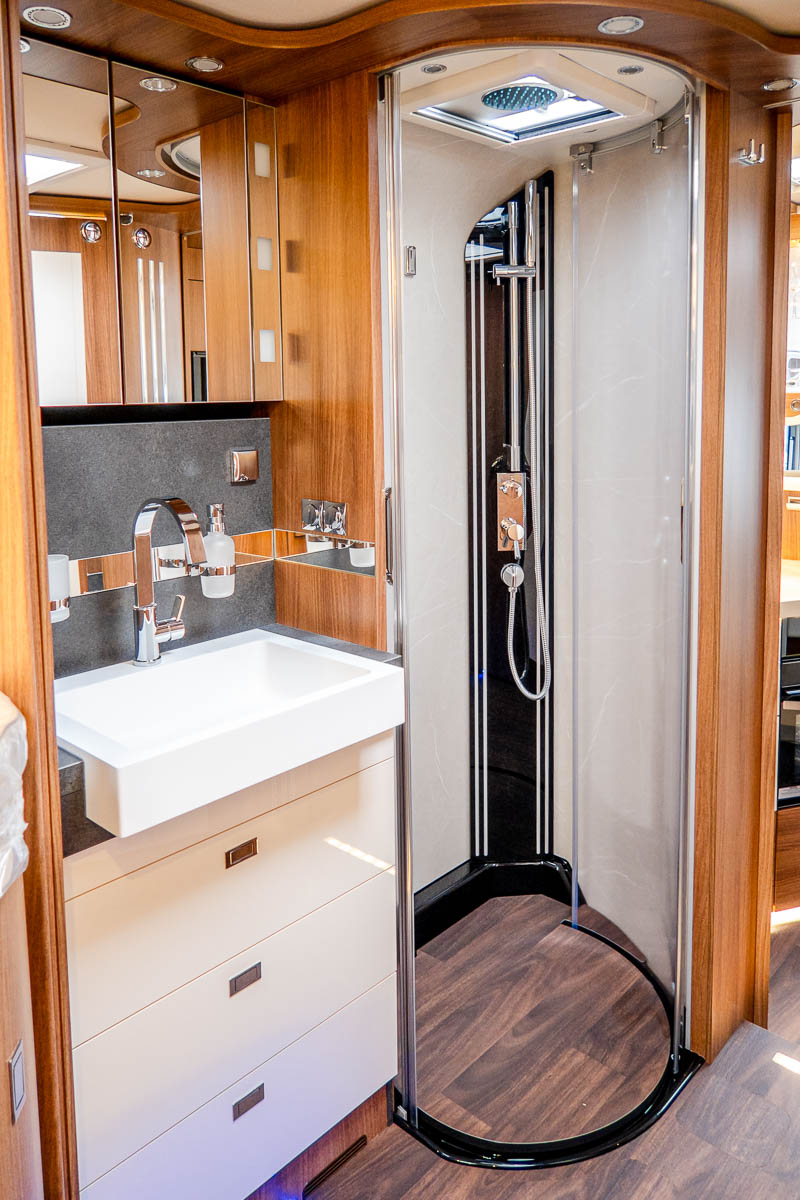 6E1DFA 48 2024 Carthago ChicELinei61XL MercedesRN306712