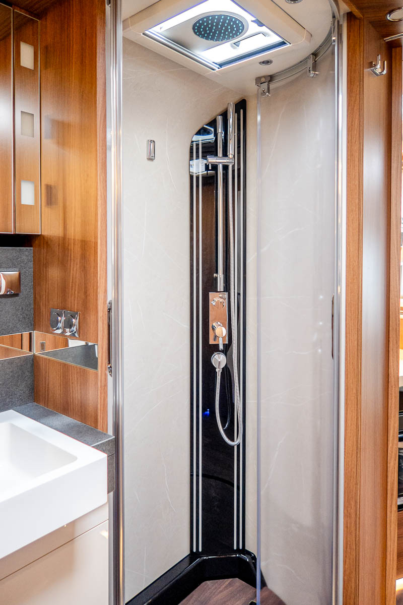 6E1DFA 49 2024 Carthago ChicELinei61XL MercedesRN306712