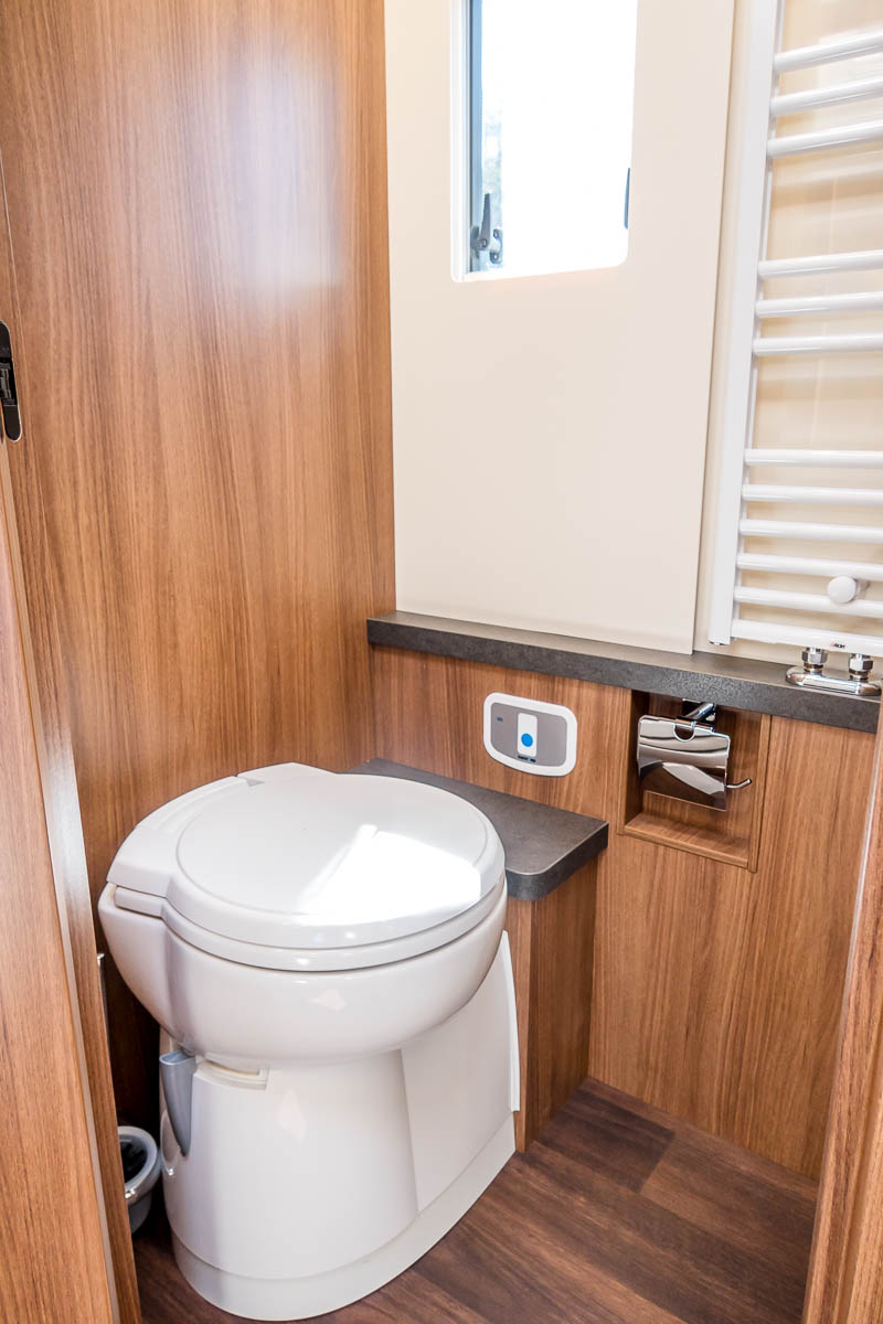 6E1E02 44 2025 Carthago ChicELinei64XL SN320534