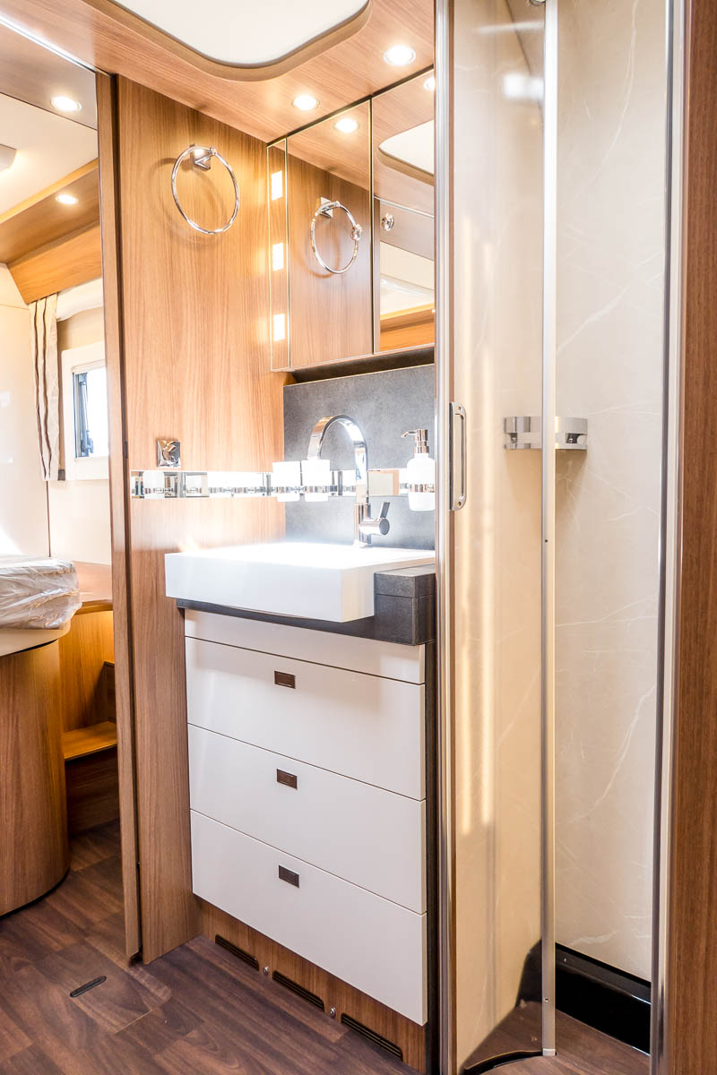 6E1E02 46 2025 Carthago ChicELinei64XL SN320534