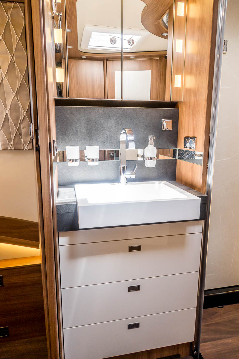 6E1E02 47 2025 Carthago ChicELinei64XL SN320534