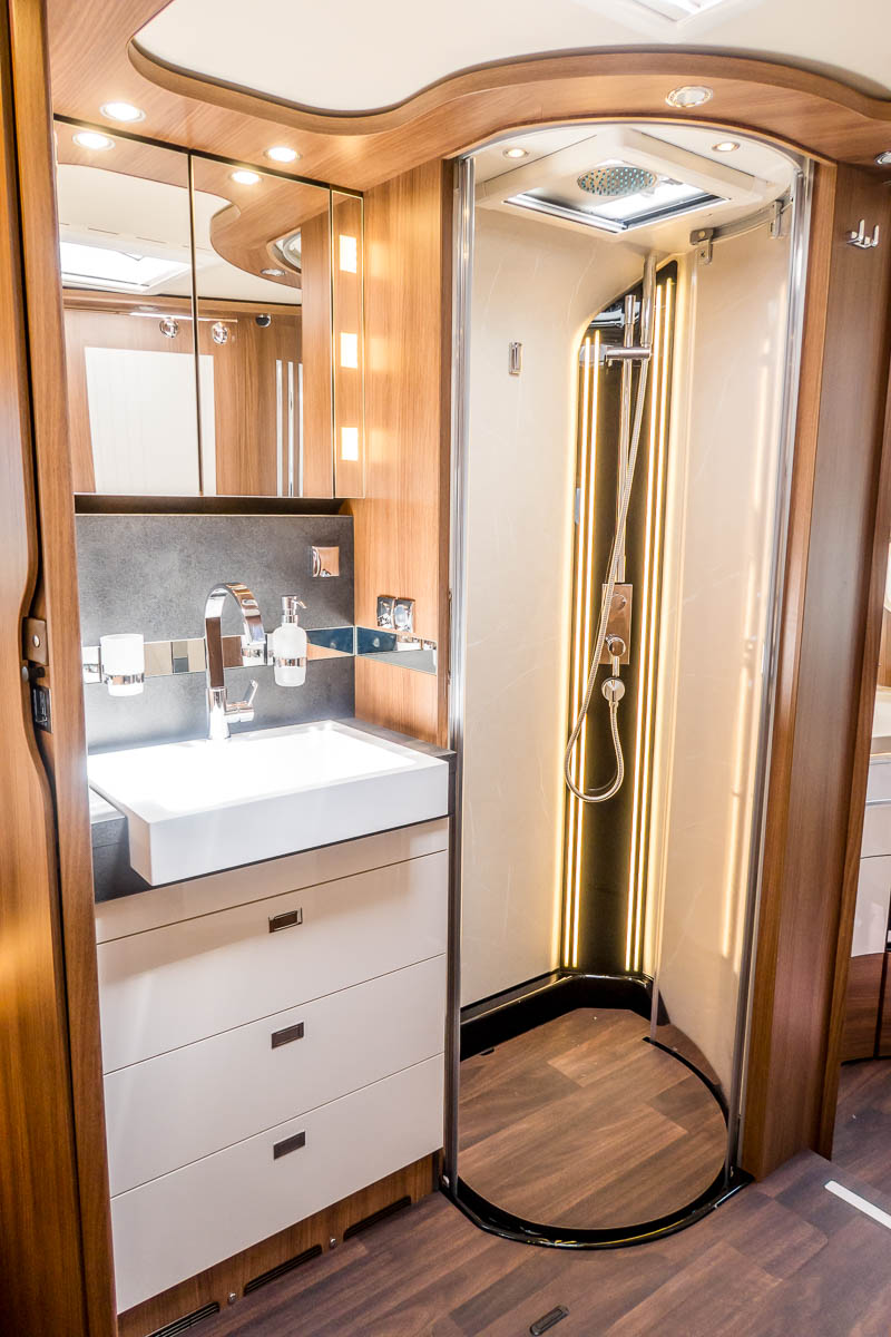 6E1E02 49 2025 Carthago ChicELinei64XL SN320534