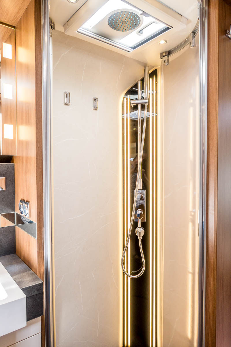 6E1E02 50 2025 Carthago ChicELinei64XL SN320534