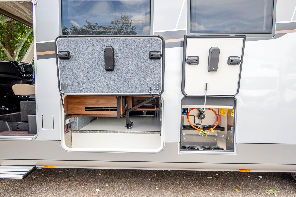 6E1E16 03 2024 Carthago ChicSPlusi61XLLE 05608168