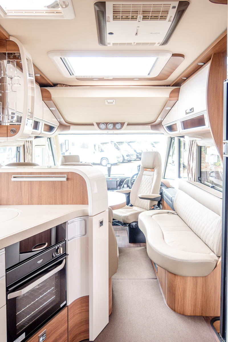 6E1E16 41 2024 Carthago ChicSPlusi61XLLE 05608168