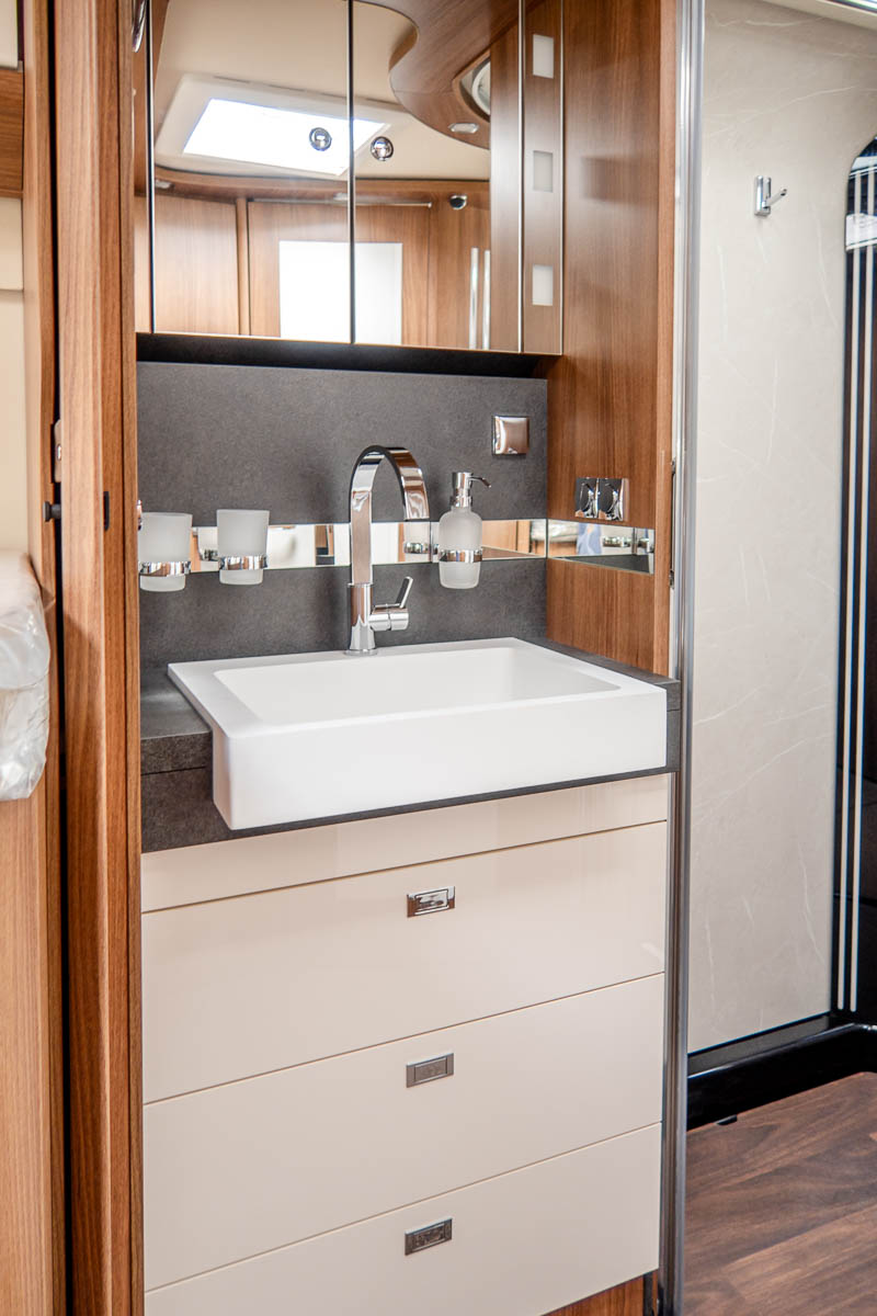 6E1E16 70 2024 Carthago ChicSPlusi61XLLE 05608168