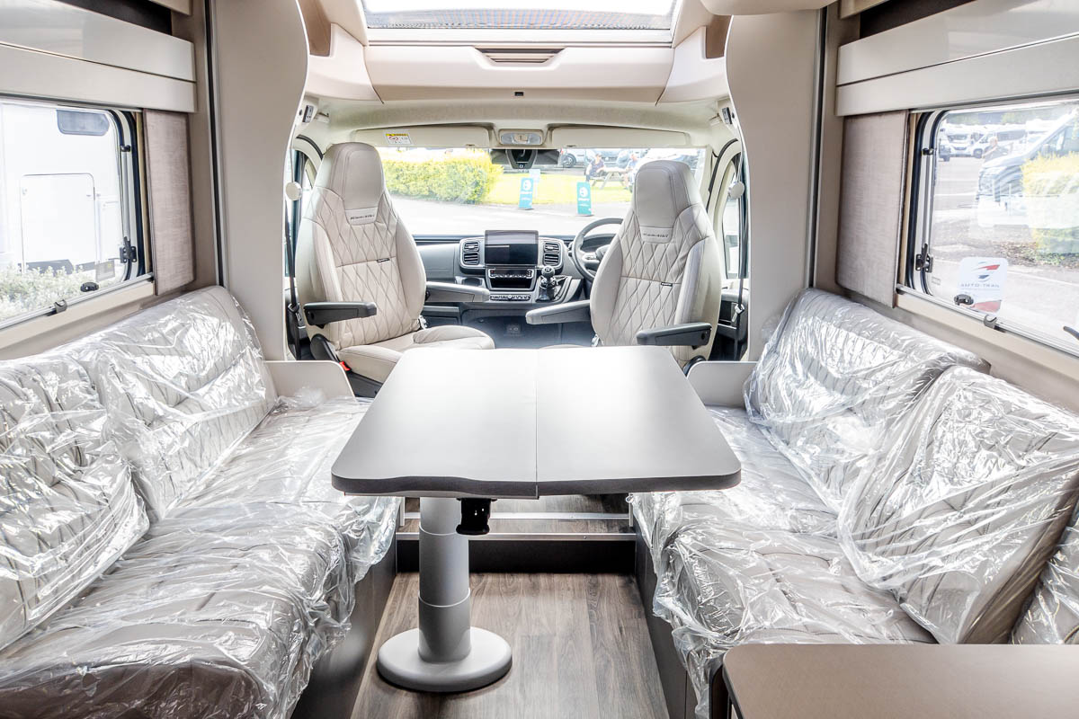 6EF142 08 2024 Swift Kontiki774 ZFA25000002Y34379